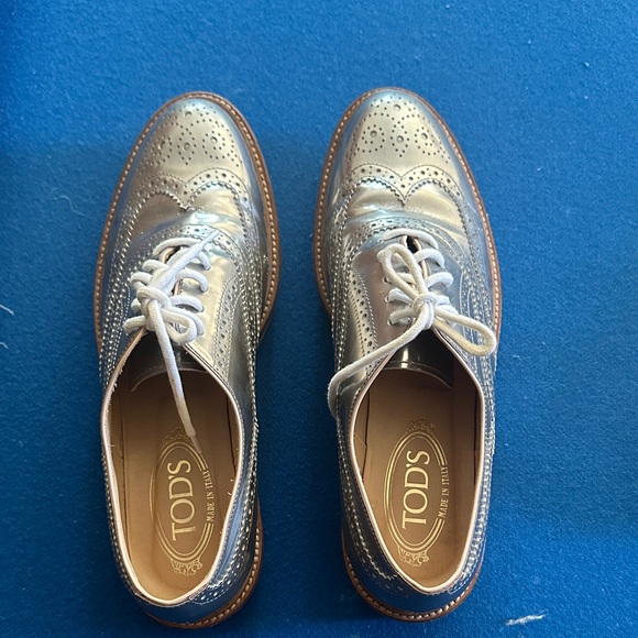 TOD'S Women’s Silver Brogue Shoes - Picture 1 of 8